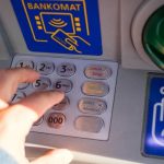 Ilustrasi transaksi di ATM
